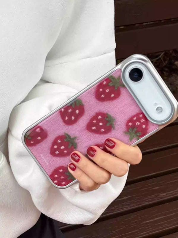 Strawberry Knit Pattern Case for iPhone 15 / 16 / 17 Series